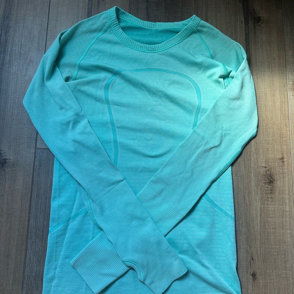 Lululemon swiftly tech long sleeve size 6